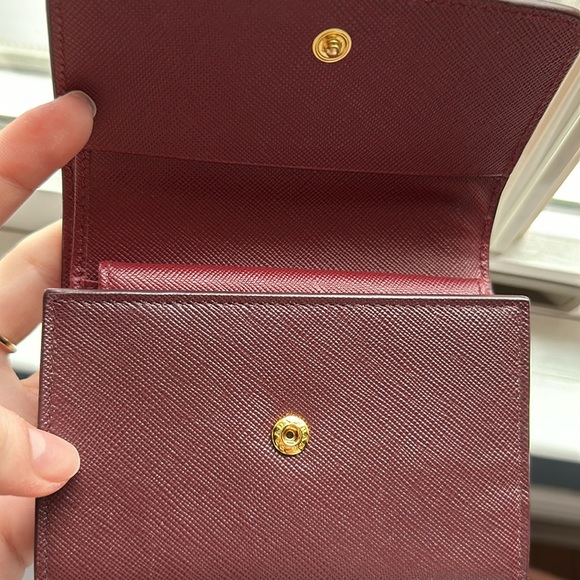 PRADA: Red Wallet Two Tone - Picture 5 of 9